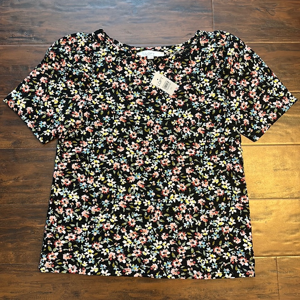 LOFT new with tags size xs flower blouse